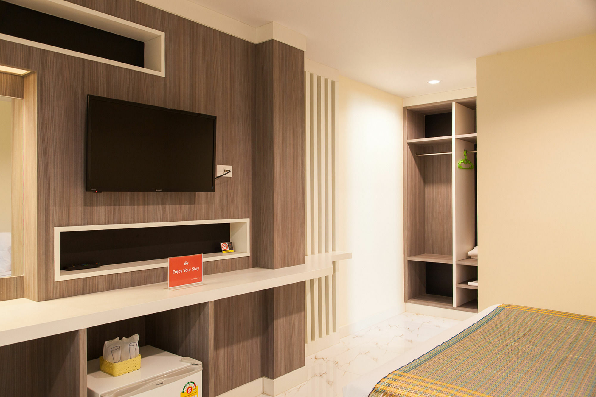 Zen Rooms Samsen 3 Бангкок Экстерьер фото